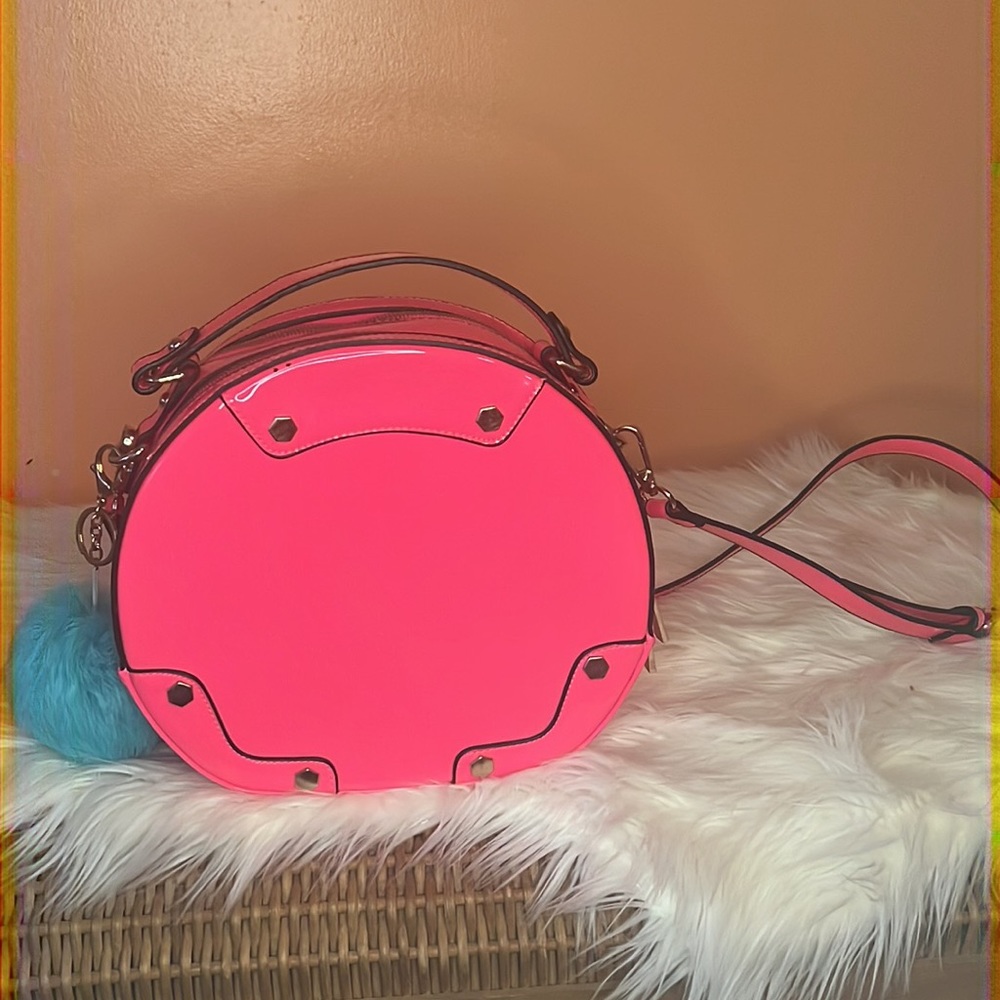 Hot pink faux patent round shoulder bag